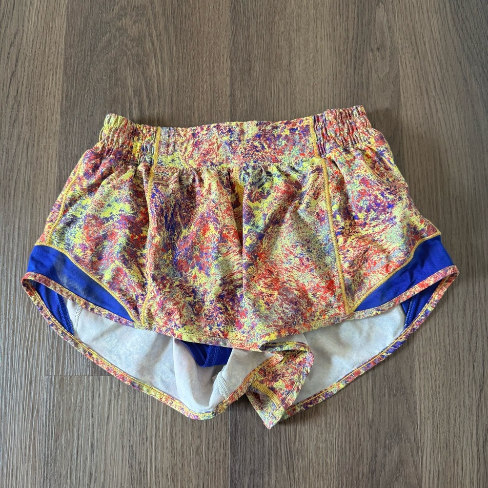 Lululemon Running Shorts Women's Multi-Color Abstract Print Blue Trim‎